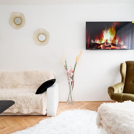 Kingdom Of 3 Roses Appartement Praag Buitenkant foto