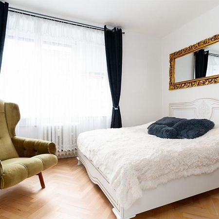 Kingdom Of 3 Roses Appartement Praag Buitenkant foto