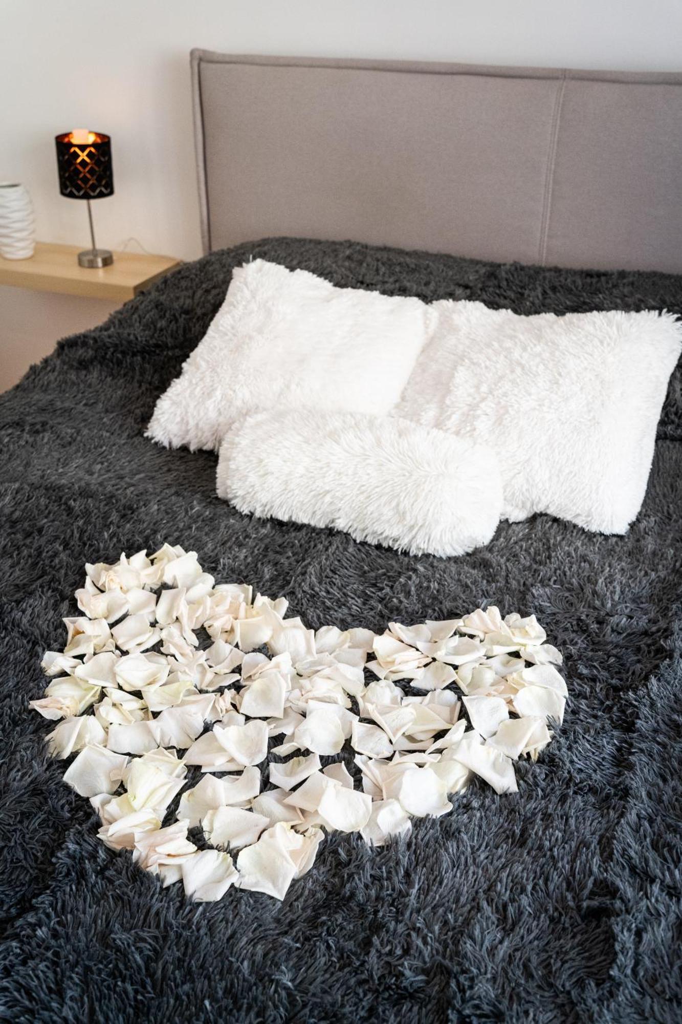 Kingdom Of 3 Roses Appartement Praag Buitenkant foto